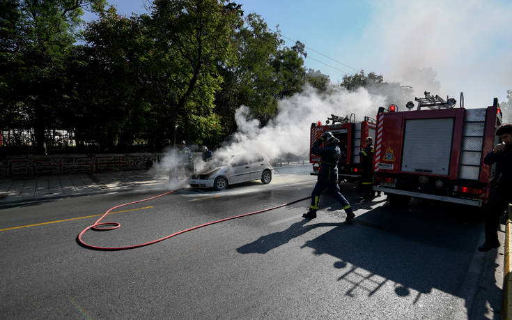 Φωτιά σε ταξί εν κινήσει στη Θεσσαλονίκη