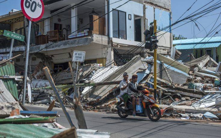 Στους 321 οι νεκροί από τον καταστροφικό σεισμό στην Ινδονησία