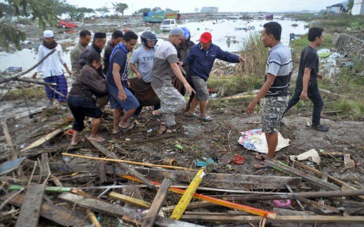 Τουλάχιστον 30 νεκροί από ισχυρό σεισμό και τσουνάμι στην Ινδονησία