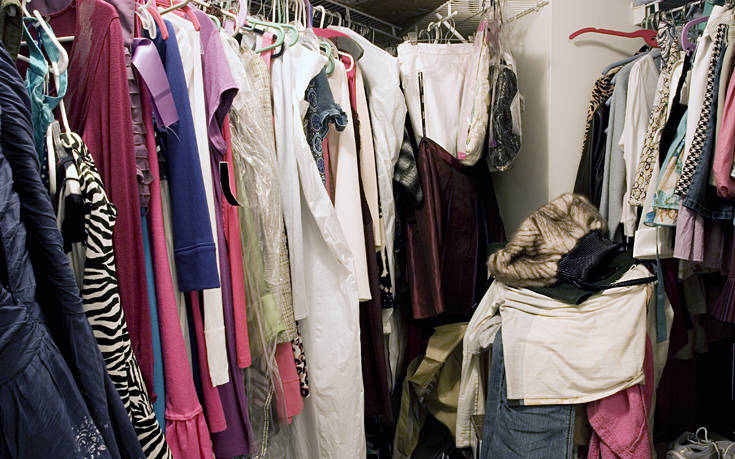 Αν η ντουλάπα σας είναι πηγμένη στα ρούχα, μπορεί να πάσχετε από ψυχολογική διαταραχή
