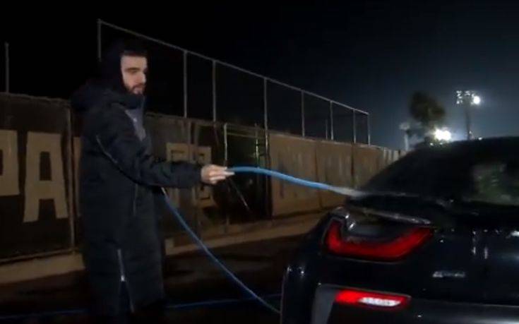 Ο Γιώργος Σαββίδης έπλυνε τα αυτοκίνητα των παικτών του ΠΑΟΚ