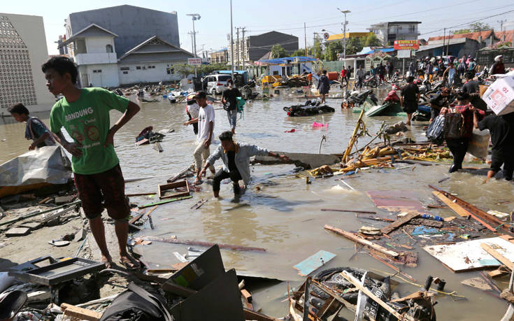 Τουλάχιστον 22 νεκροί από καταρρακτώδεις βροχές στην Ινδονησία