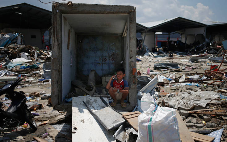 Βιβλική καταστροφή στην Ινδονησία με πάνω από 1.300 νεκρούς