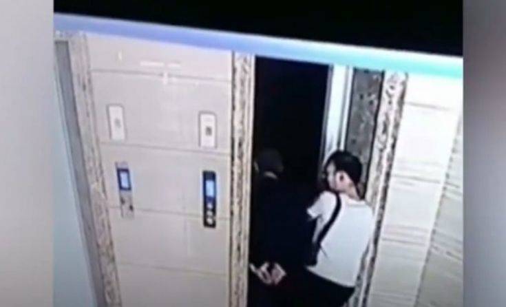 Γαμπρός ανοίγει την πόρτα του ασανσέρ και ο πεθερός του βουτά στο κενό