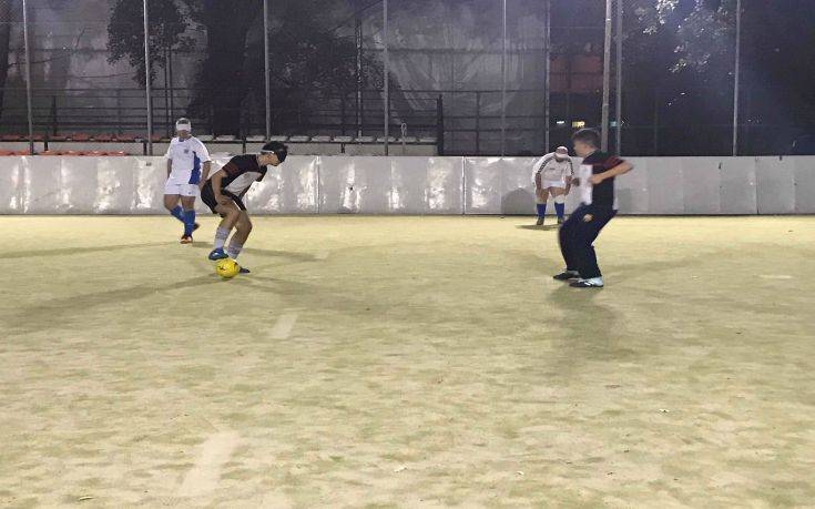 Οι ποδοσφαιριστές στη Θεσσαλονίκη που πετυχαίνουν γκολ στο… σκοτάδι