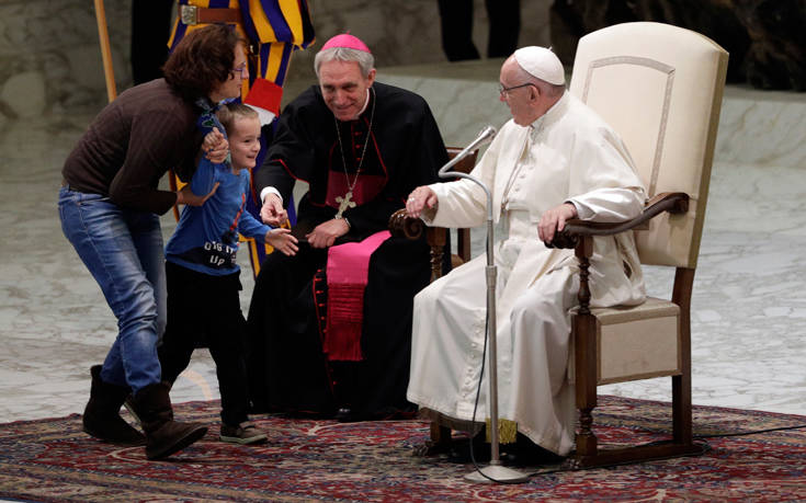 Το «απείθαρχο» αγοράκι που τράβηξε την προσοχή του πάπα Φραγκίσκου