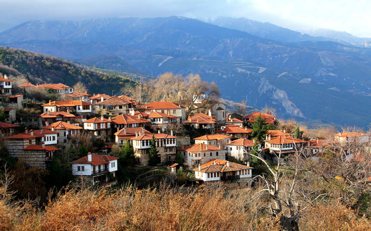 Συγκλονιστική θέα σε κάποια από τα πιο γραφικά χωριά της Ελλάδας