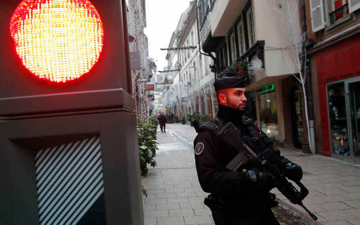 Υπό κράτηση δύο άτομα για την επίθεση στο Στρασβούργο