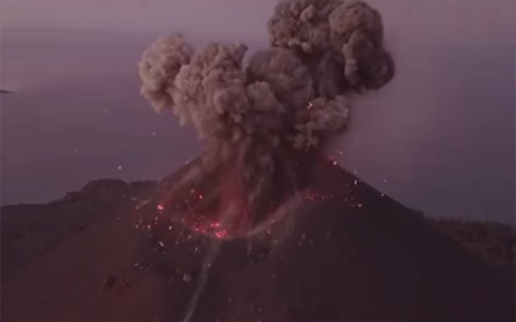 Συγκλονιστικό βίντεο από την έκρηξη του ηφαιστείου στην Ινδονησία