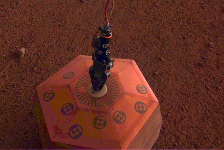 Το InSight τοποθέτησε το πρώτο όργανο στην επιφάνεια του Άρη
