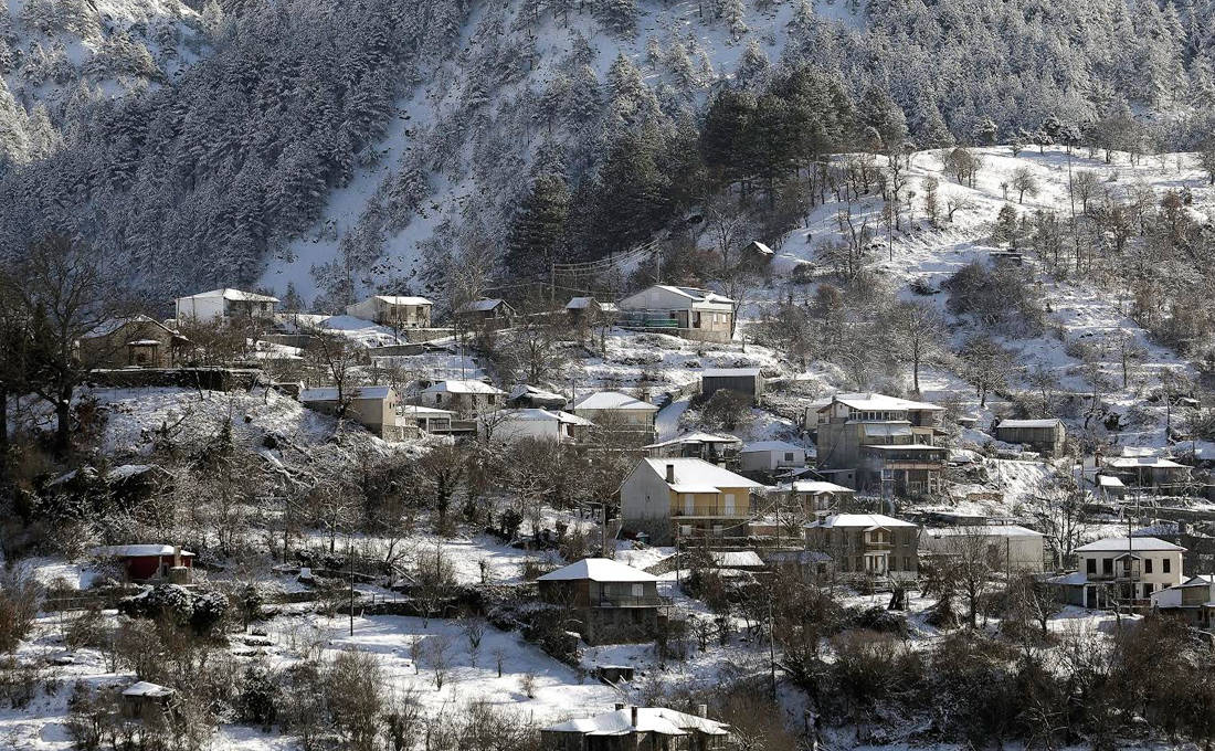 Χιονισμένο τοπίο στο χωριό Δίστρατο