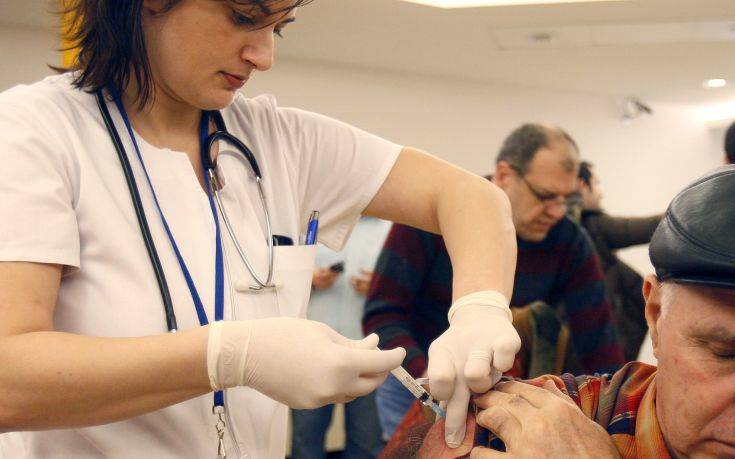 Εμβολιασμό των ευπαθών ομάδων για τη γρίπη συνιστά ο ΕΟΔΥ