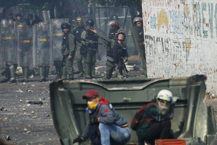 Συγκρούσεις στα σύνορα της Βενεζουέλας με Βραζιλία και Κολομβία