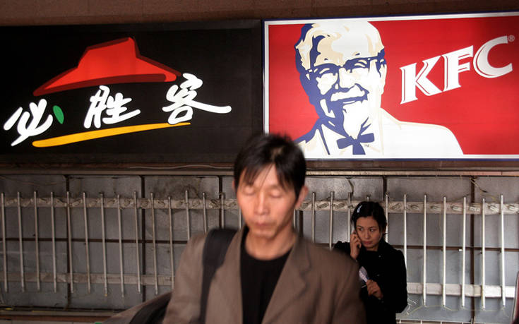 Οι γίγαντες του fast food κάνουν τα πάντα για να κατακτήσουν τη μεγαλύτερη αγορά του κόσμου