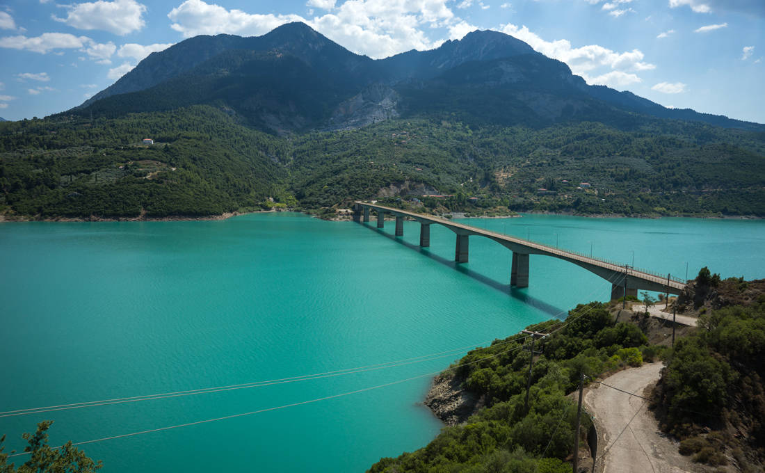 Απέραντη ομορφιά στη μεγαλύτερη τεχνητή λίμνη της Ελλάδας