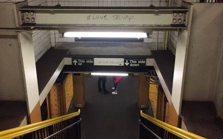 Γέμιζε το μετρό της Ν. Υόρκης με μηνύματα αγάπης για τον Τραμπ
