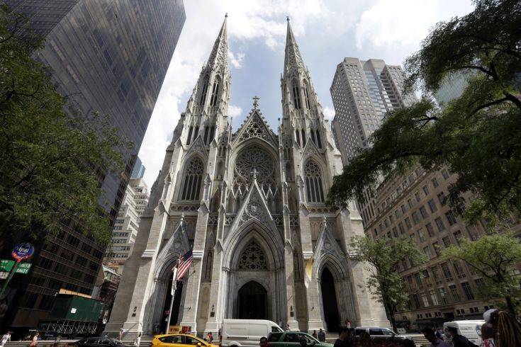Άνδρας συνελήφθη σε ναό της Νέας Υόρκης με δύο μπιτόνια βενζίνης