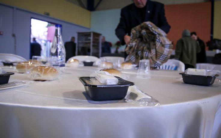 Γιορτινό τραπέζι στρώνει για το Πάσχα ο δήμος Αθηναίων
