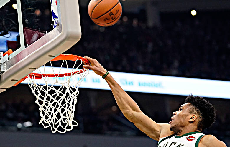 NBA: Τα καλύτερα του Γιάννη Αντετοκούνμπο στο ματς με τους Ράπτορς