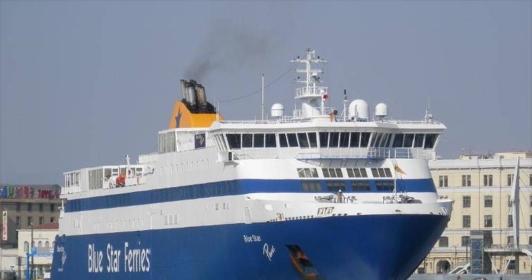 Στο λιμάνι του Πειραιά επέστρεψε με ασφάλεια το «Blue Star Paros»