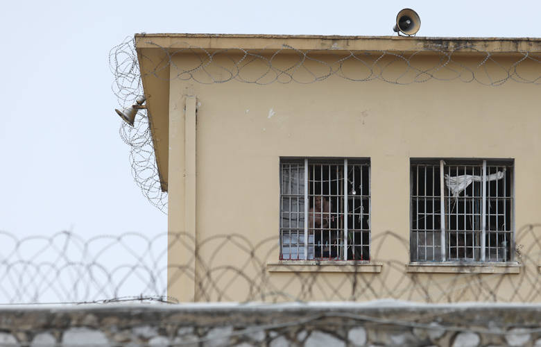 Αιφνιδιαστική έρευνα στα κελιά των φυλακών Κορυδαλλού έβγαλε&#8230; λαβράκια
