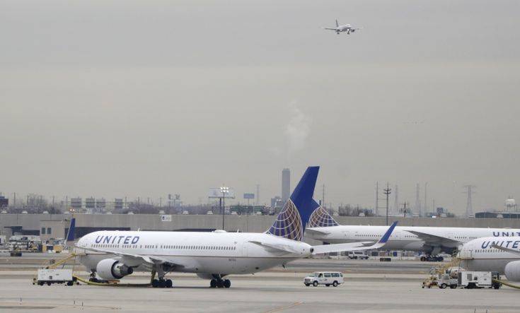 Το αεροδρόμιο του Νιούαρκ έκλεισε, αεροσκάφος της United Airlines βγήκε εκτός πίστας