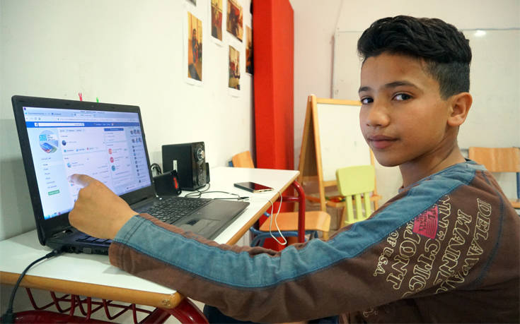 Μαθητής πρόσφυγας 13 ετών διδάσκει ελληνικά μέσω Facebook