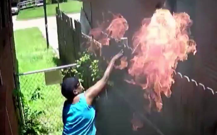 Κάμερα ασφαλείας κατέγραψε γυναίκα να πυροβολεί και να πετά φωτιά στο σπίτι του γείτονα