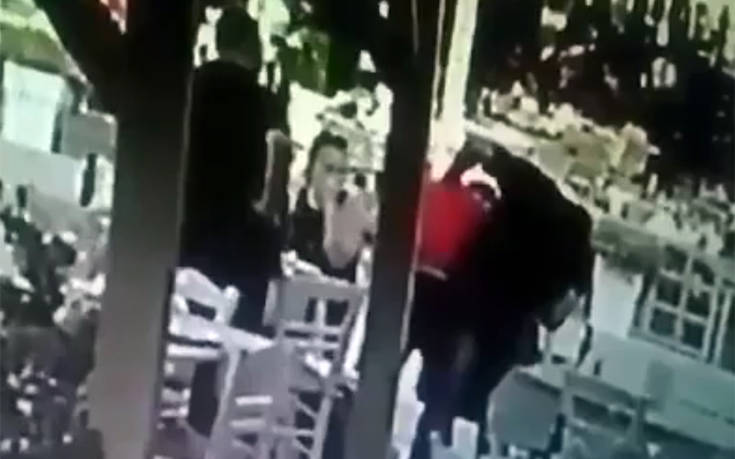 Σερβιτόρος σε εστιατόριο στα Χανιά σώζει πελάτη που πνίγεται