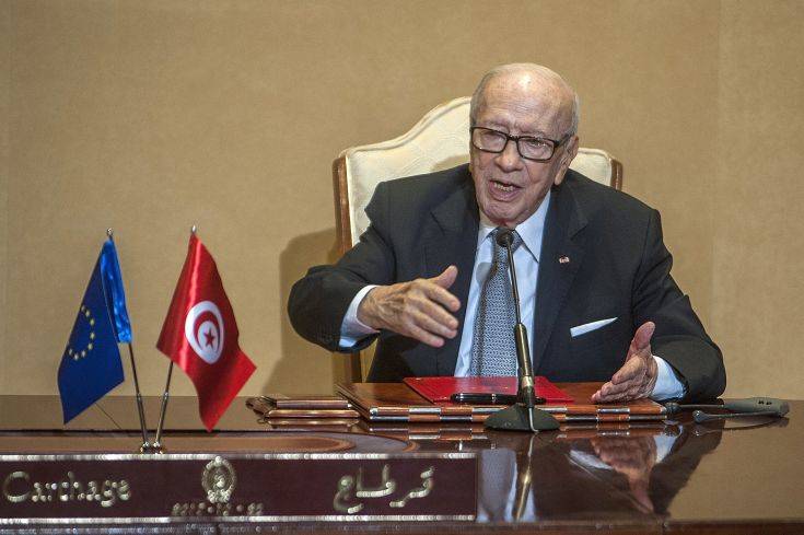 Σε «κρίσιμη κατάσταση» στο νοσοκομείο ο πρόεδρος της Τυνησίας