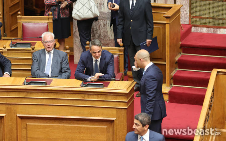 Ορκωμοσία στη Βουλή: Ο ιδιαίτερος χαιρετισμός του Κωνσταντίνου Μπογδάνου στον Κυριάκο Μητσοτάκη