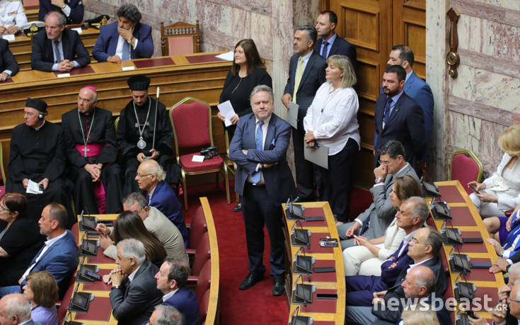 Ορκωμοσία στη Βουλή: Ο&#8230; τελευταίος Γιώργος Κατρούγκαλος έψαχνε κάθισμα