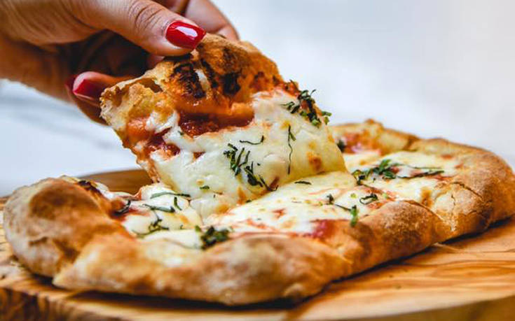 Τρεις προτάσεις για νόστιμη πίτσα στο χέρι