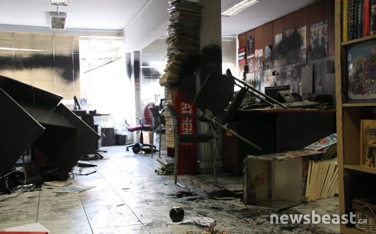 Athens Voice: Φωτογραφίες από τα γραφεία μετά την επίθεση του Ρουβίκωνα