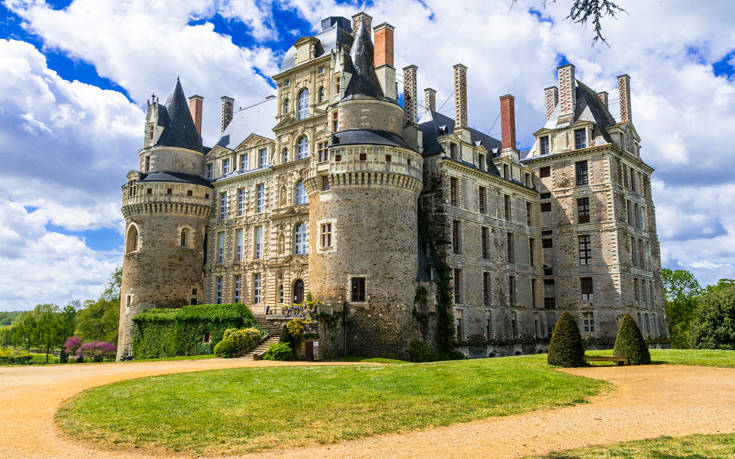 Το εντυπωσιακό κάστρο στη Γαλλία που προκαλεί ανατριχίλα