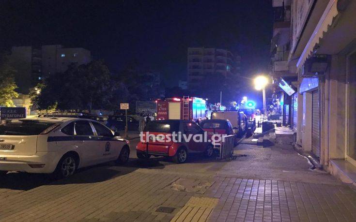 Θρίλερ στη Θεσσαλονίκη: Γυναίκα έπεσε από το δεύτερο όροφο στο φωταγωγό