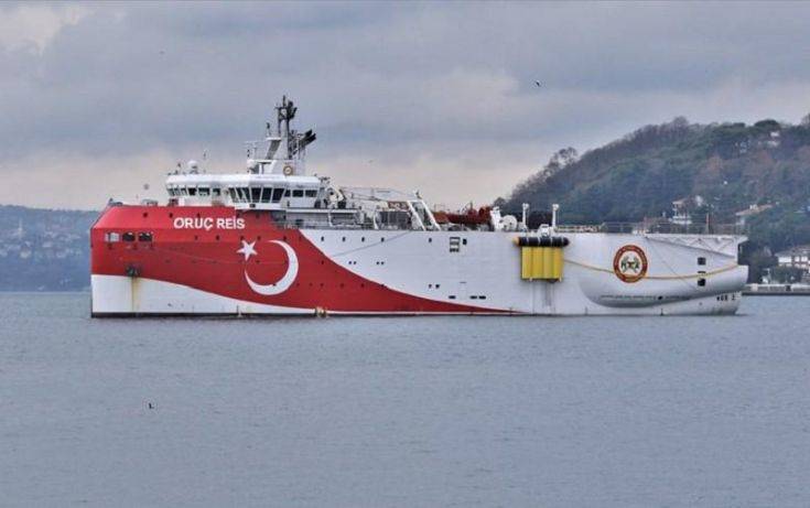 Το τουρκικό Ορούτς Ρέις πλέει μεταξύ Ρόδου και Καστελόριζου