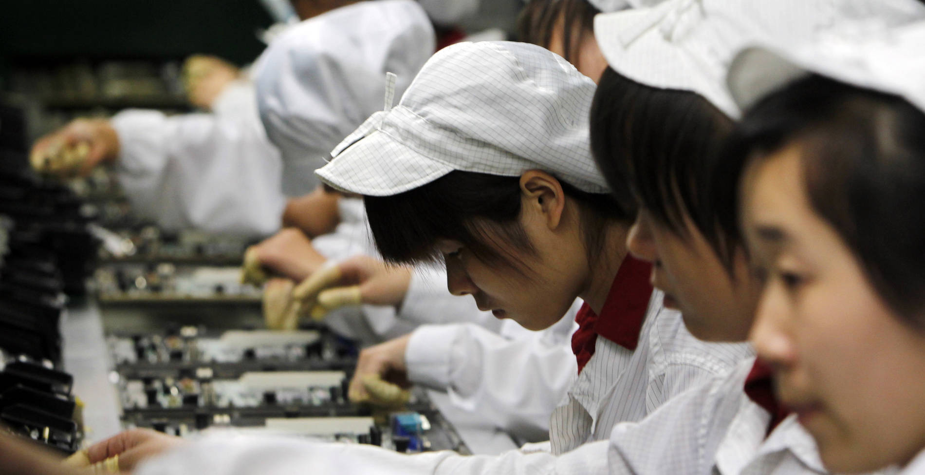 Foxconn: Οι ανατριχιαστικές πρακτικές των εργαζομένων που δίνουν ζωή στις συσκευές μας