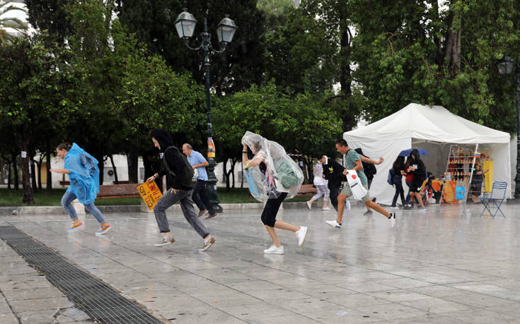 Καιρός: Η πρώτη φθινοπωρινή βροχή στην Αθήνα
