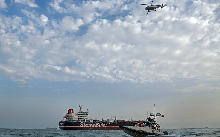 Το δεξαμενόπλοιο Stena Impero πλέει προς το λιμάνι Πορτ Ρασίντ