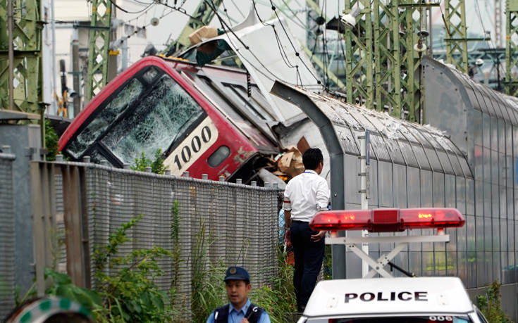 Ένας νεκρός, 34 τραυματίες από τη σύγκρουση τρένου με φορτηγό στην Ιαπωνία