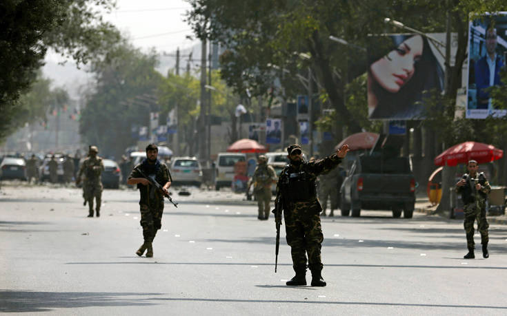 Καμικάζι ανατίναξε αυτοκίνητο-βόμβα στην Καμπούλ, φόβοι για θύματα
