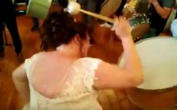 Ο πιο θορυβώδης γάμος έγινε στην Κοζάνη: Η ιδιαίτερη είσοδος της νύφης