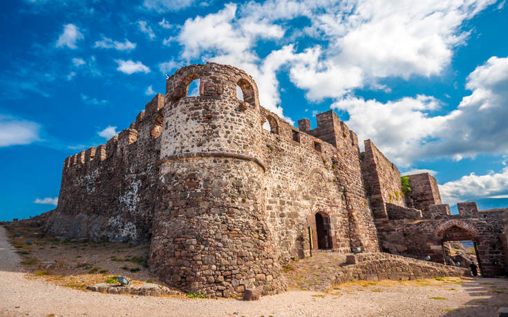 Το εντυπωσιακό κάστρο του Μολύβου στη Λέσβο