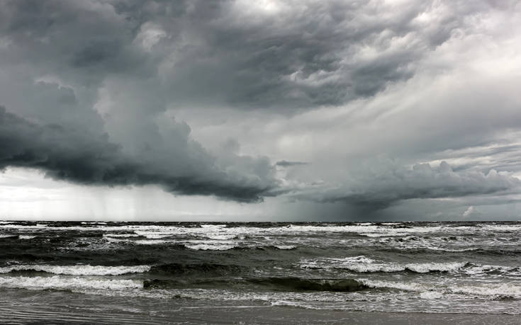 Ρυμουλκό κινδυνεύει στον Ατλαντικό, βρίσκεται κοντά σε κυκλώνα