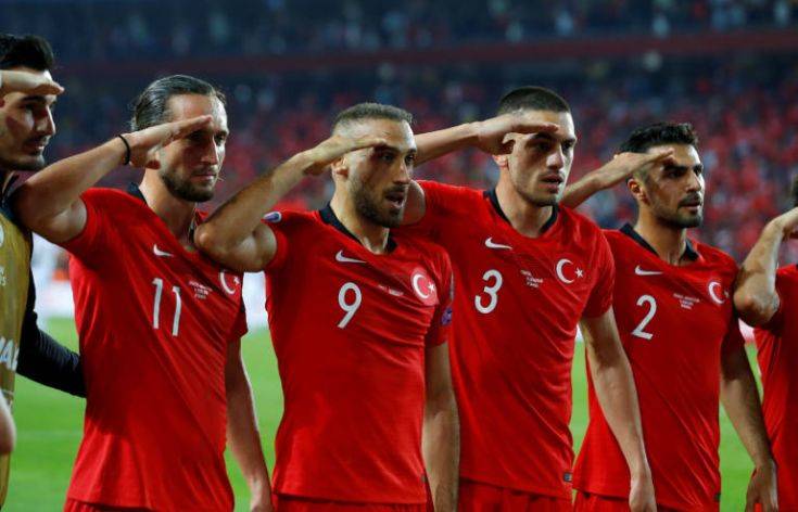 Πανηγύρισαν στρατιωτικά οι Τούρκοι διεθνείς ποδοσφαιριστές
