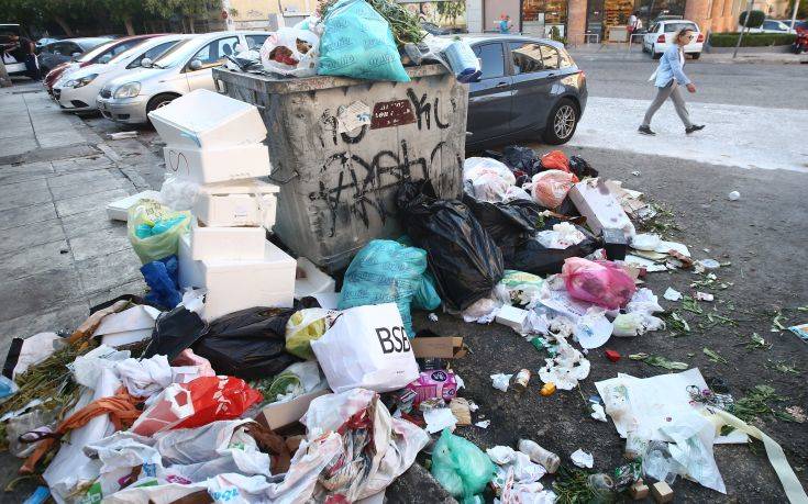 «Βουνά» τα σκουπίδια στην Αθήνα