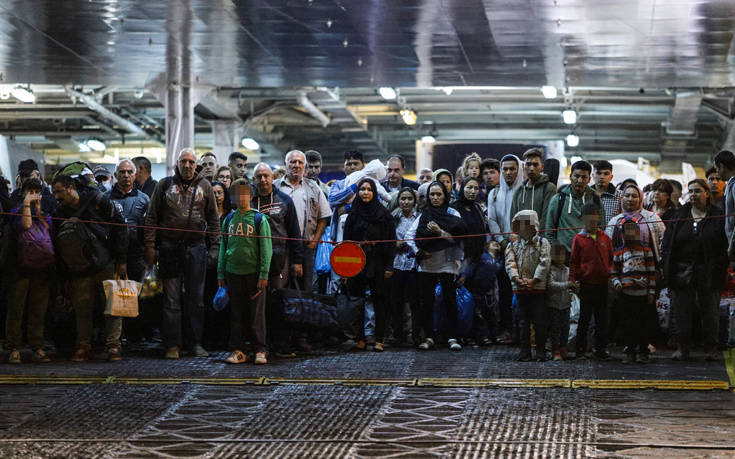 Προς τον Πειραιά ταξιδεύουν 200 αιτούντες άσυλο που διέμεναν στη Μυτιλήνη