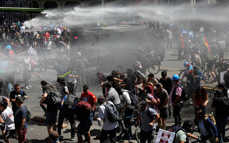Ο συντηρητικός πρόεδρος της Χιλής καταδικάζει την ωμή βία