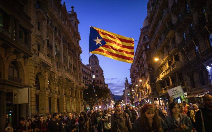 Πορείες υπέρ και κατά της ανεξαρτησίας της Καταλονίας θα πραγματοποιηθούν στη Βαρκελώνη